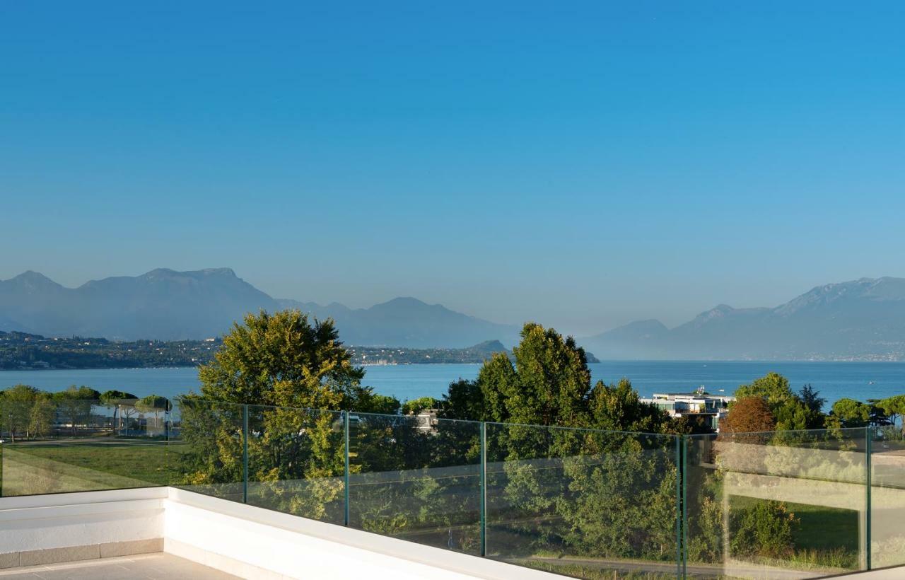 Villa Bianca Luxury Apartments Дезенцано-дель-Гарда Екстер'єр фото