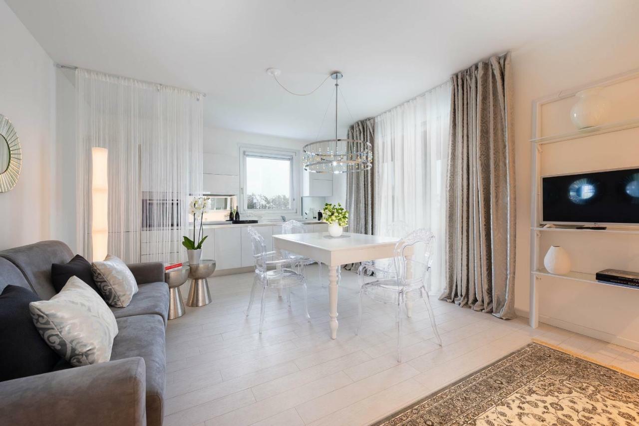 Villa Bianca Luxury Apartments Дезенцано-дель-Гарда Екстер'єр фото