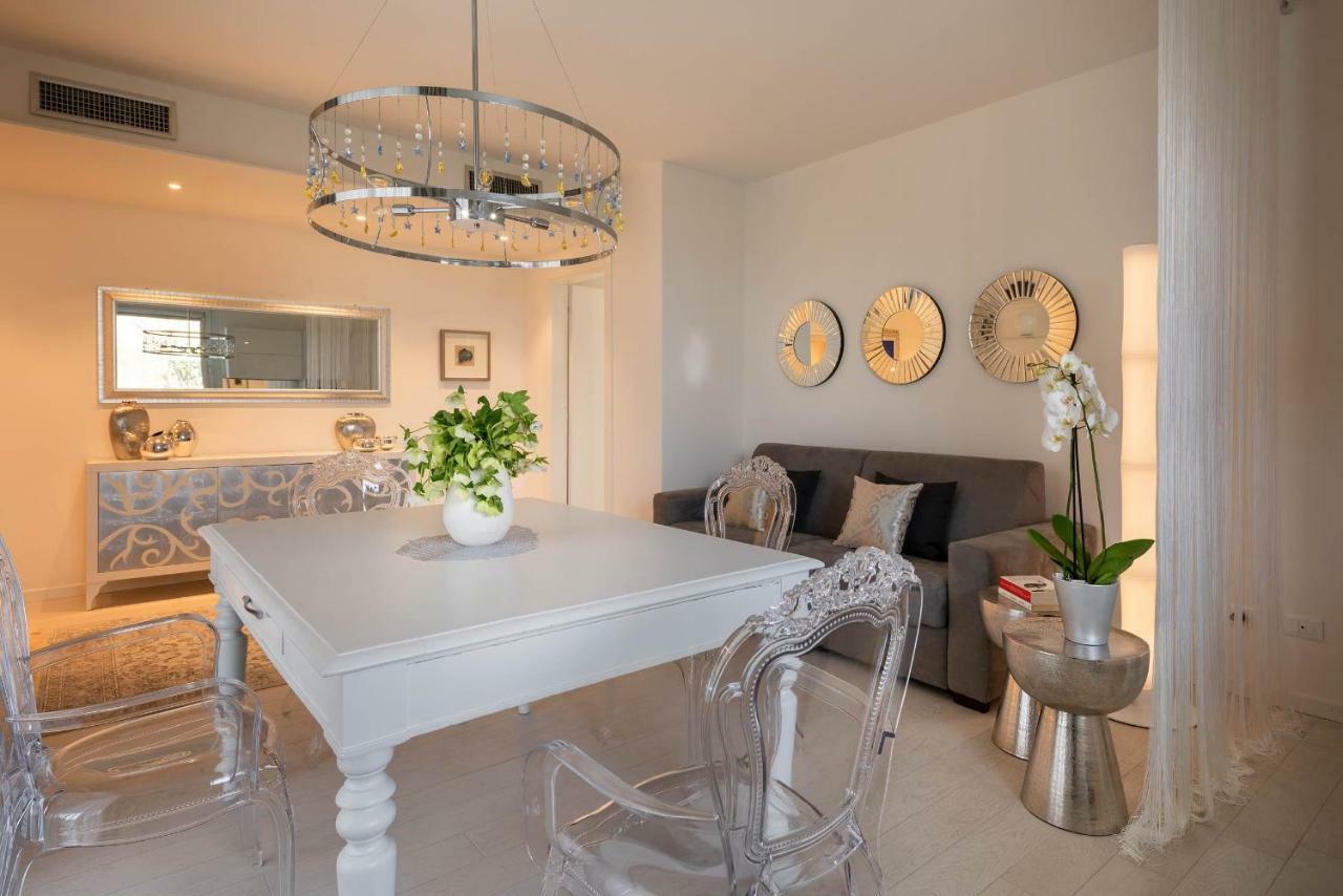 Villa Bianca Luxury Apartments Дезенцано-дель-Гарда Екстер'єр фото