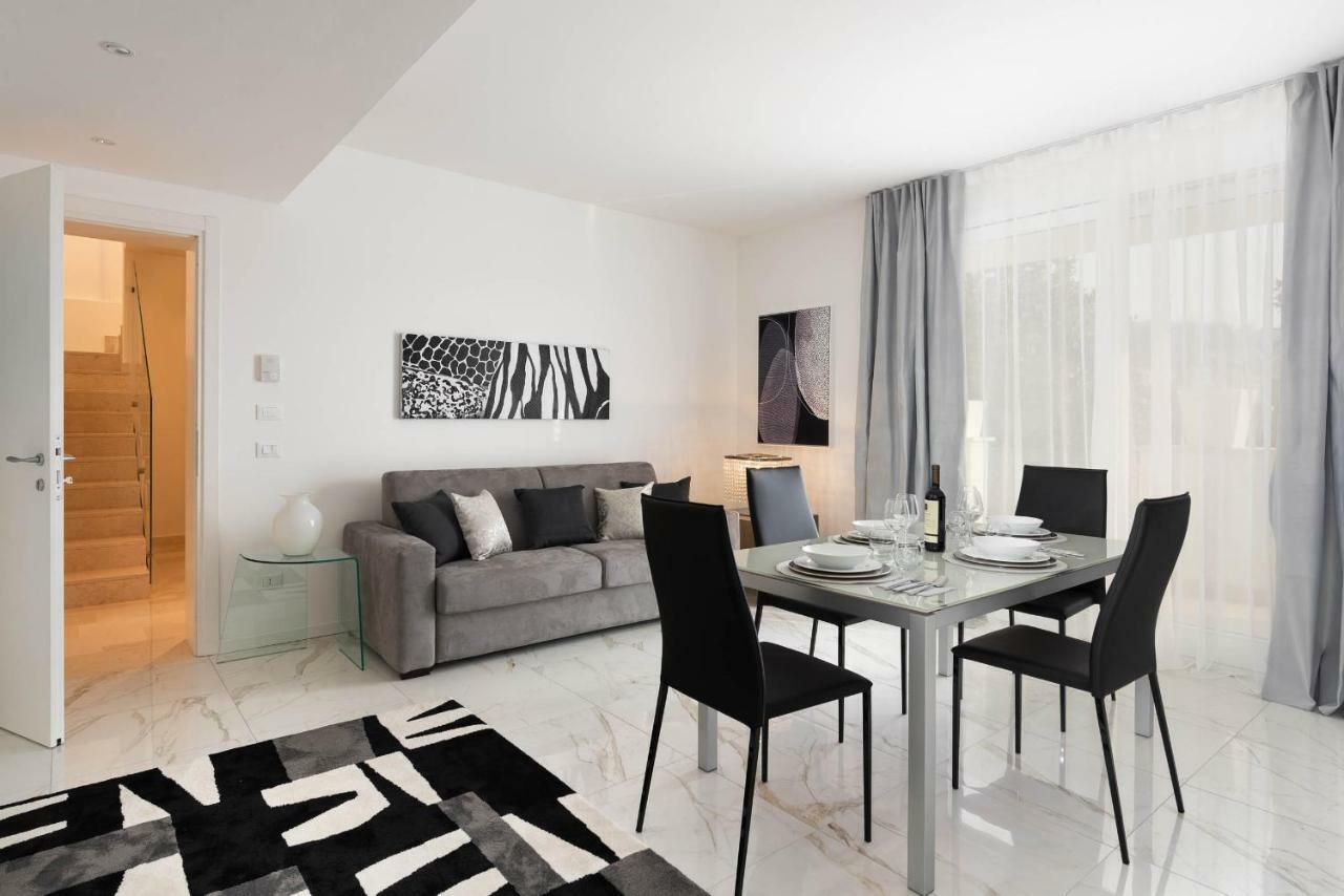 Villa Bianca Luxury Apartments Дезенцано-дель-Гарда Екстер'єр фото