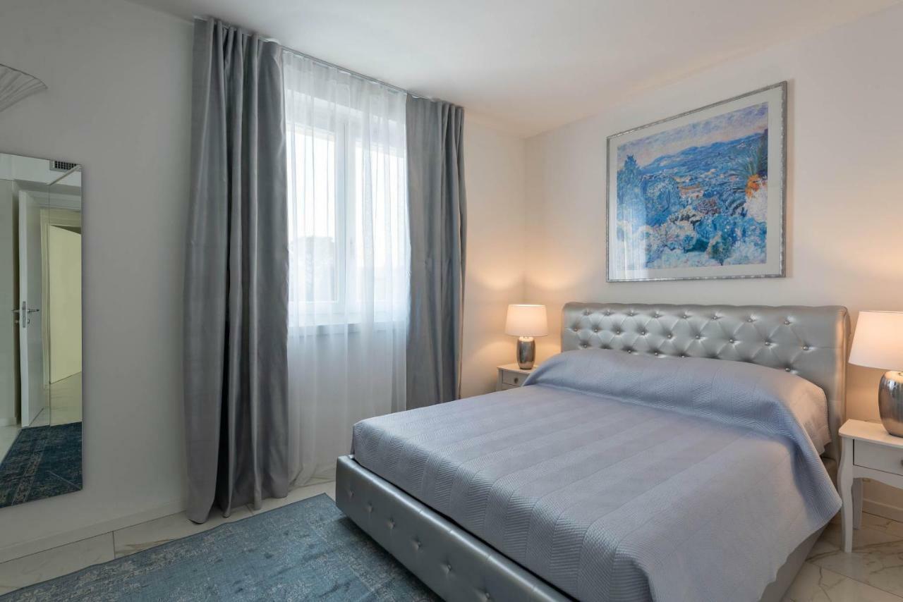 Villa Bianca Luxury Apartments Дезенцано-дель-Гарда Екстер'єр фото