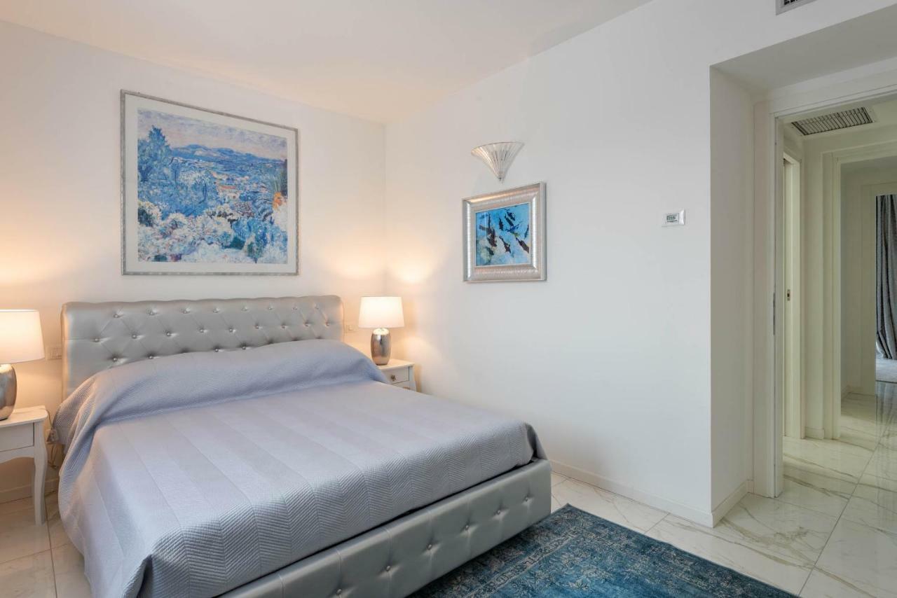 Villa Bianca Luxury Apartments Дезенцано-дель-Гарда Екстер'єр фото