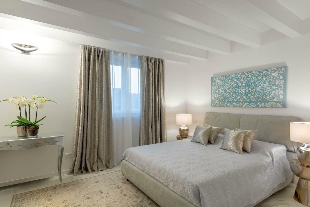 Villa Bianca Luxury Apartments Дезенцано-дель-Гарда Екстер'єр фото