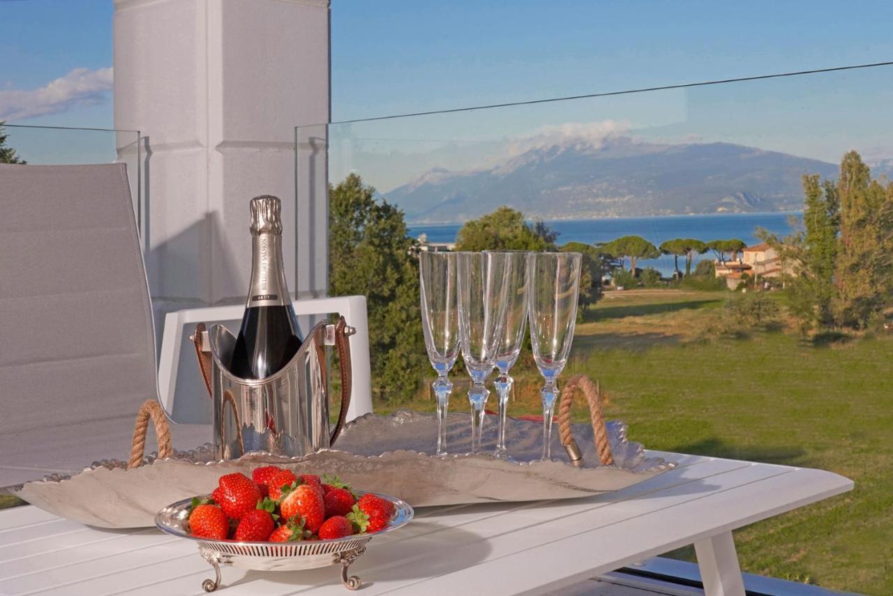 Villa Bianca Luxury Apartments Дезенцано-дель-Гарда Екстер'єр фото