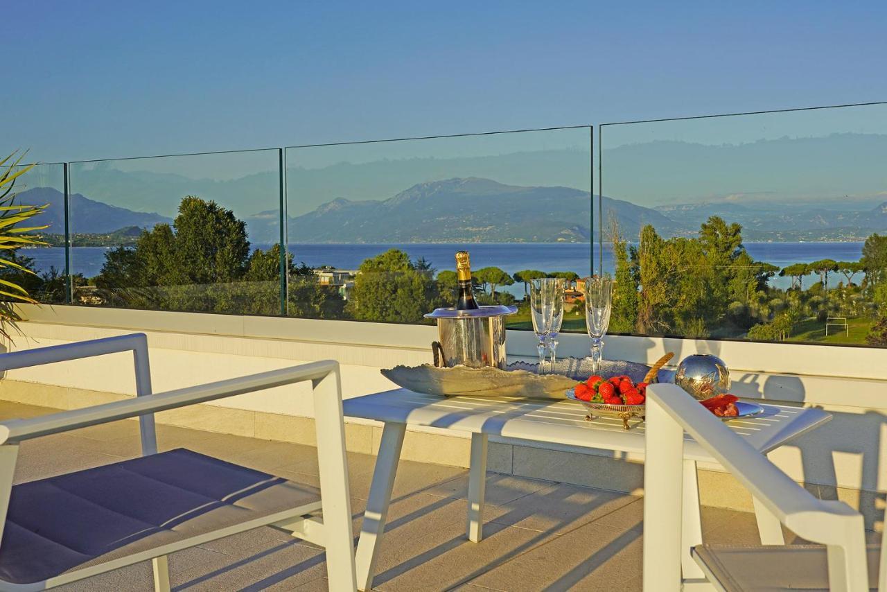 Villa Bianca Luxury Apartments Дезенцано-дель-Гарда Екстер'єр фото